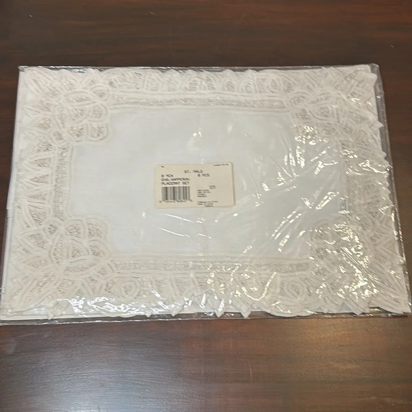 Set of 4 Linen/Cotton  White Battenberg Lace Placemats and Napkins - Picture 11 of 12